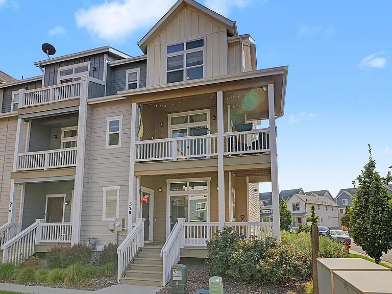 570 W Amherst Ave — Photo 1