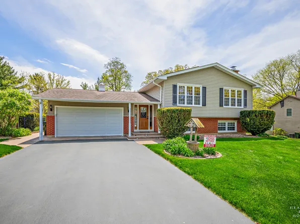 5003 Valerie Dr, Crystal Lake, IL 60014