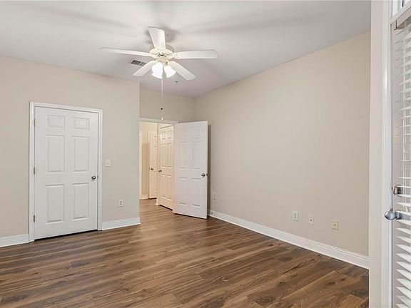 5th image of 4105 Stratford Cmns