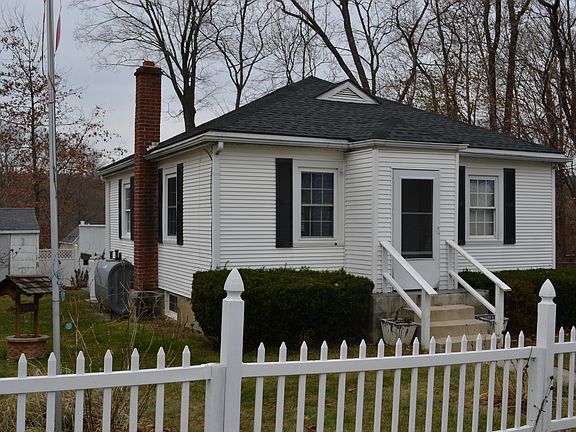 3rd image of 7 Haines Ct