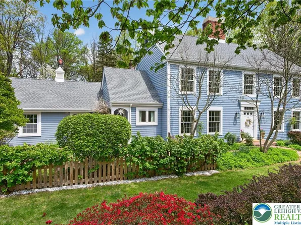 2495 Stanford Cir, Emmaus, PA 18049