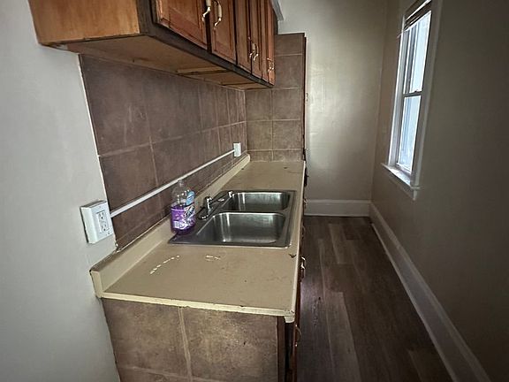 3rd image of 13210 Ferris Ave