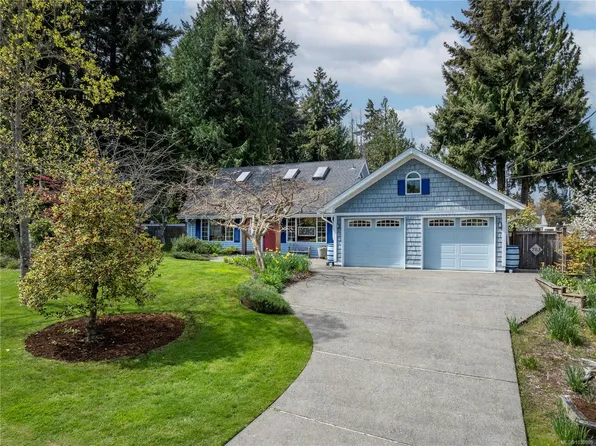703 Hemsworth Rd, Qualicum Beach, BC V9K 1M2