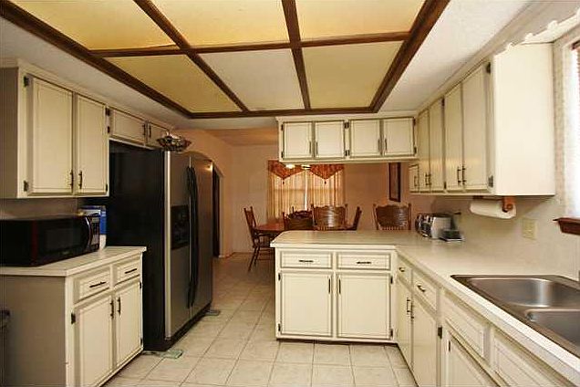 1st image of 936 W Dorchester Way