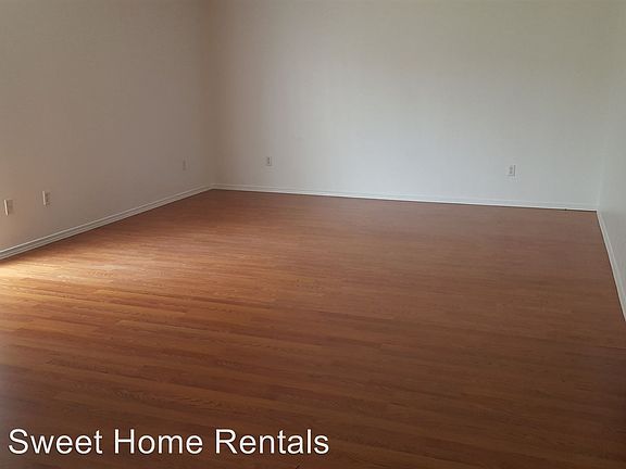 3rd image of 244 Lauderdale Dr APT C