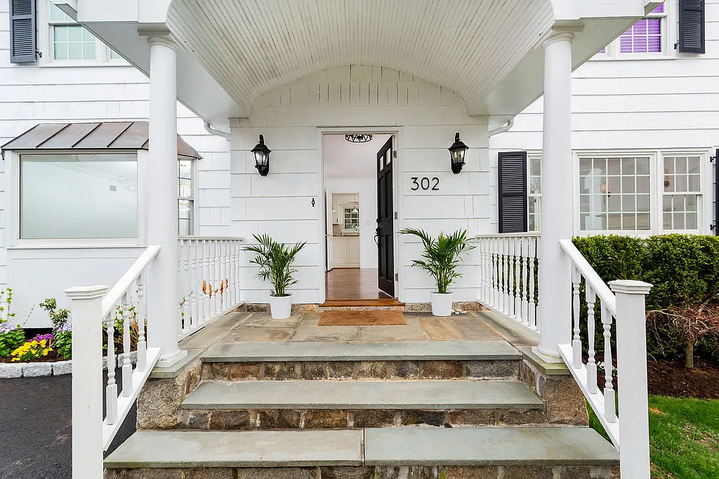 4 bed, 3.5 bath, 2321 sqft, $11,950 — Photo 2