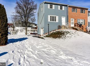 21 Mall Rd, Etters, PA 17319