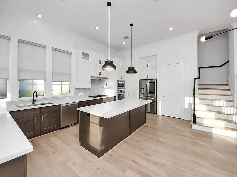 4005 Woodshire Village Est — Photo 17