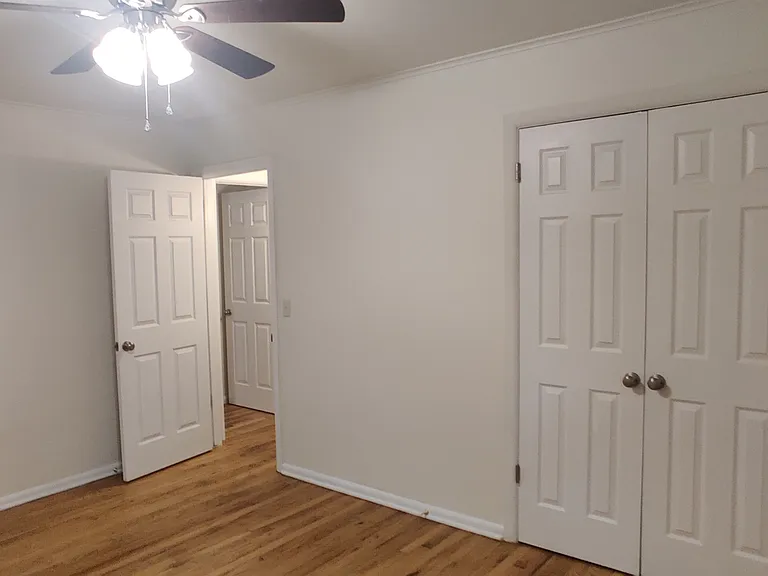 1350 N Kings Dr — Photo 5