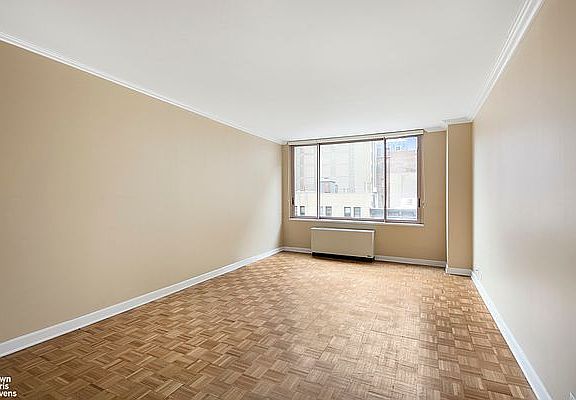 5th image of 101 W 79th St APT 6D