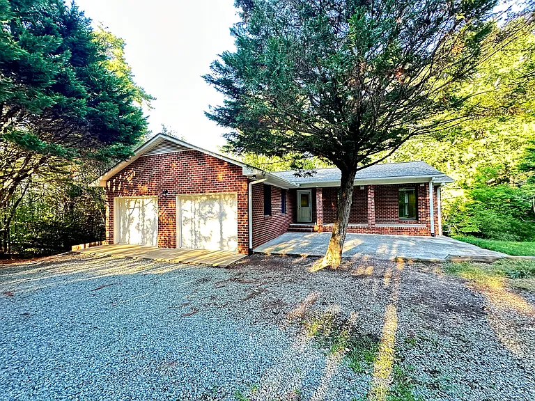 4220 US Highway 15 — Photo 1