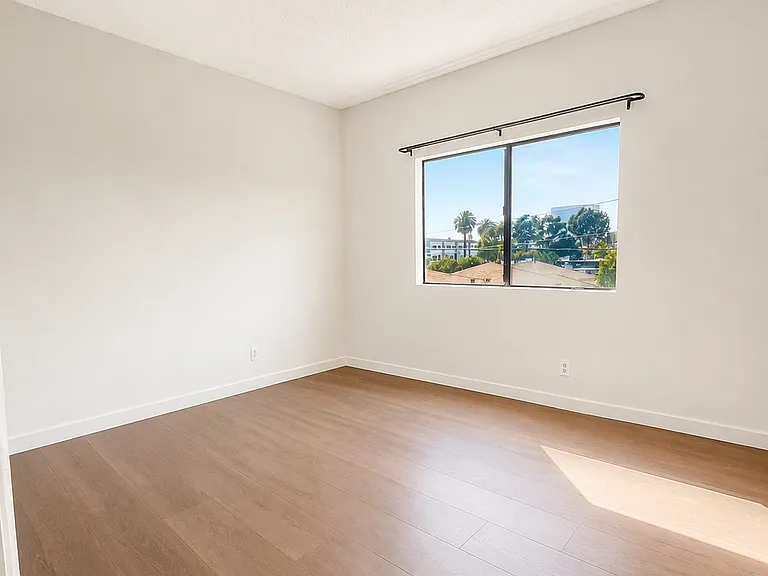 1515 Amherst Ave #302 — Photo 4