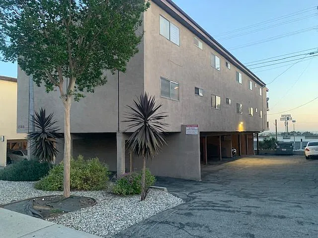 2 bed, 1.5 bath, 650 sqft, $2,200 — Photo 3