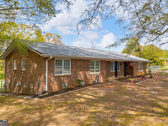 3rd image of 450 N Clarks Creek Rd