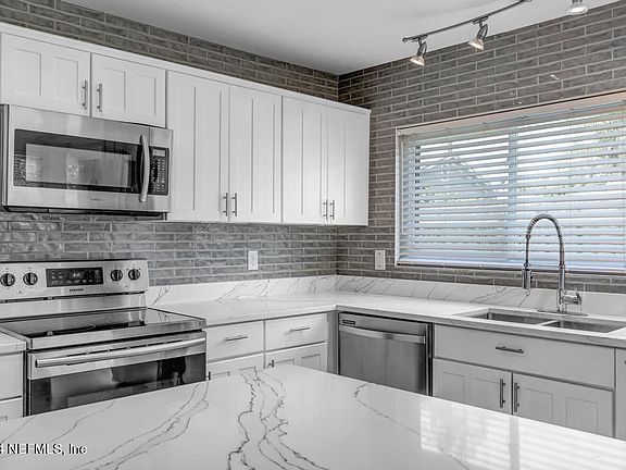 4th image of 3353 LAUREL GROVE S