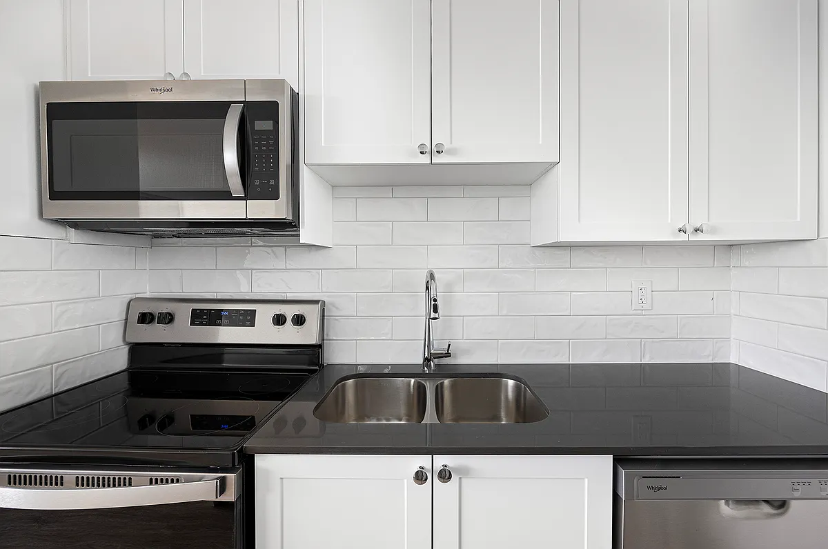 2200 Roche Court — Photo 3