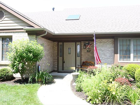 3rd image of 735 Larkspur Dr