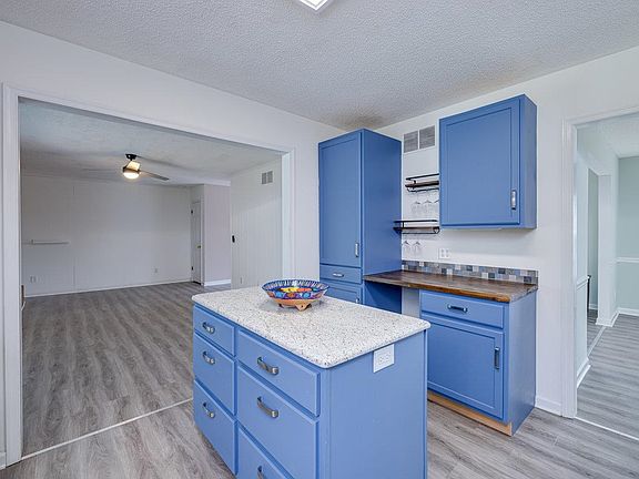 5th image of 370 Hillandale Ave