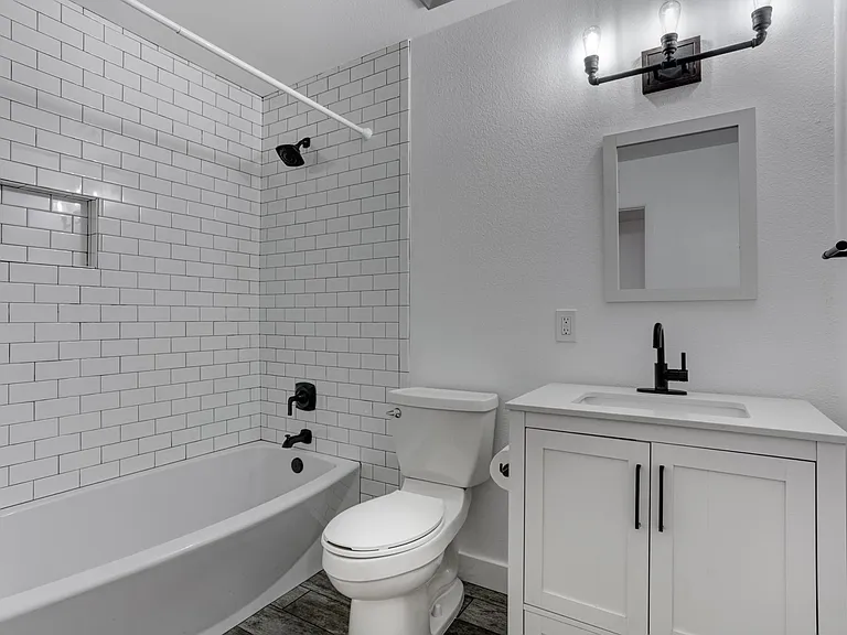 2500 E Hermosa Dr — Photo 20
