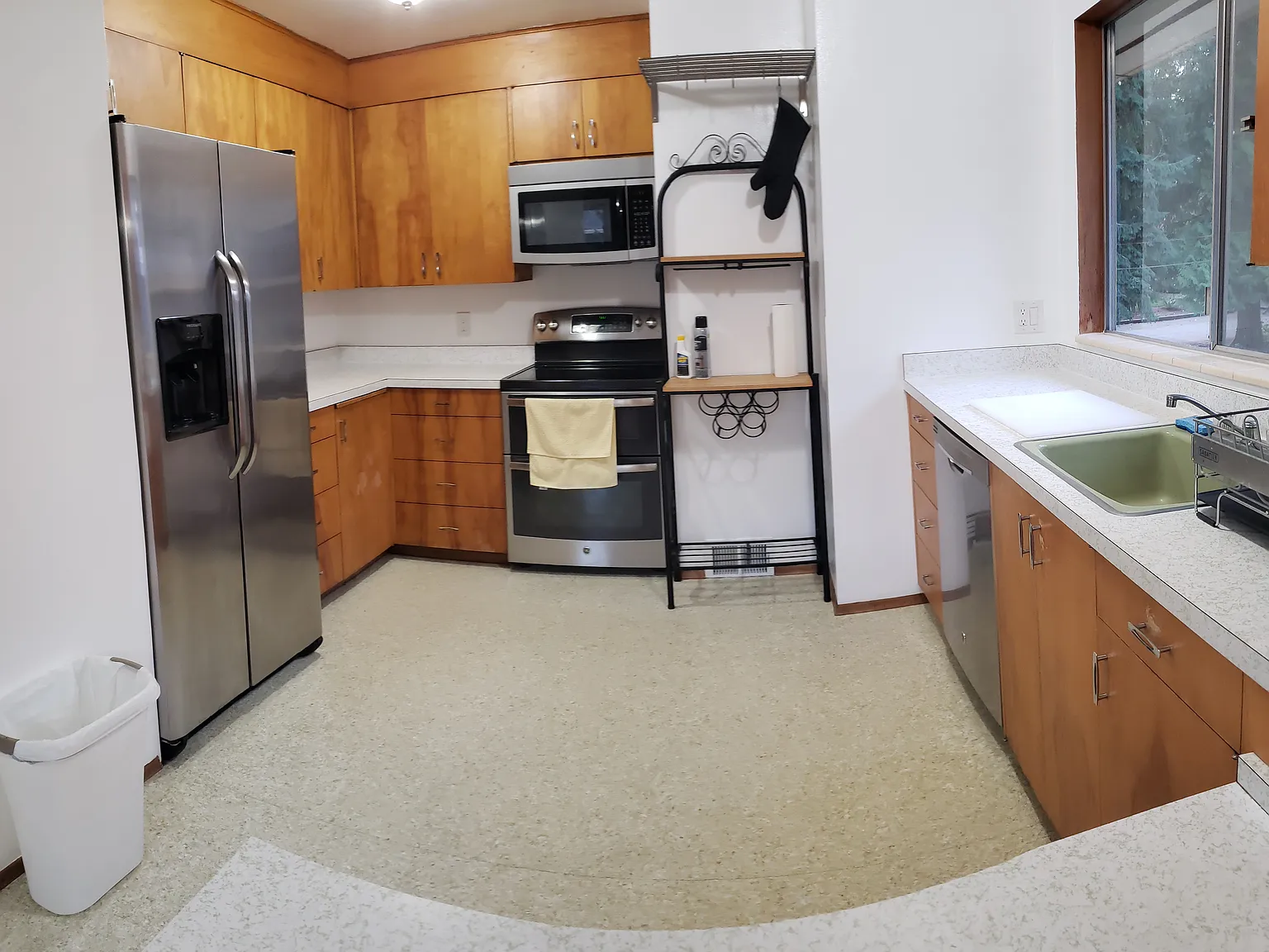 5 bed, 2.5 bath, 2200 sqft, $4,500 — Photo 4