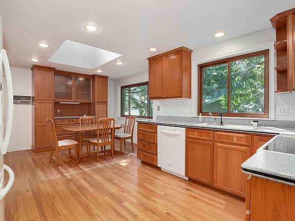 5th image of 18511 43rd Ave NE
