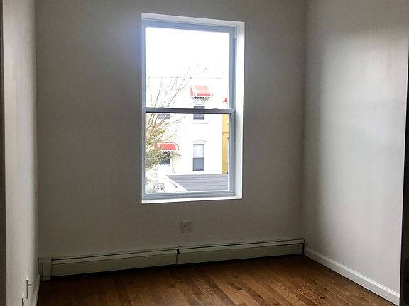 5th image of 536 Shepherd Ave #1R