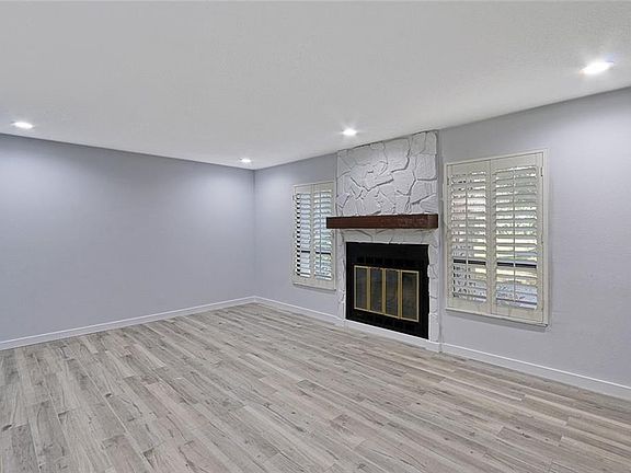 5th image of 17801 Deerfield Dr