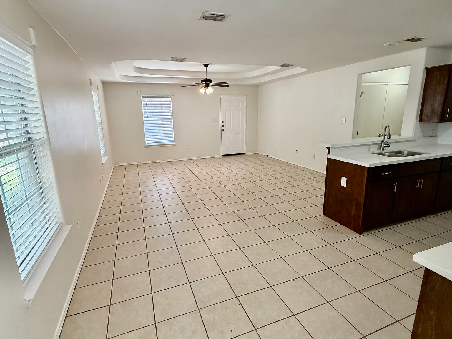 2 bed, 1100 sqft, $800 — Photo 2