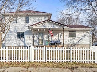 415 W Monroe St, Winthrop, IA 50682