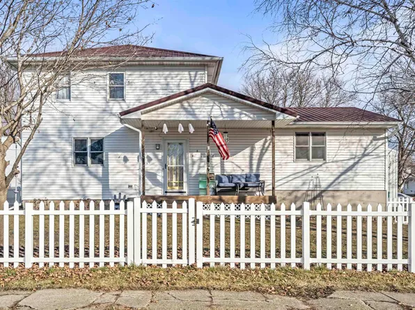 415 W Monroe St, Winthrop, IA 50682