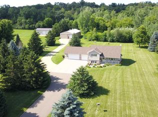618 Oakley Cir, Hudson, WI 54016
