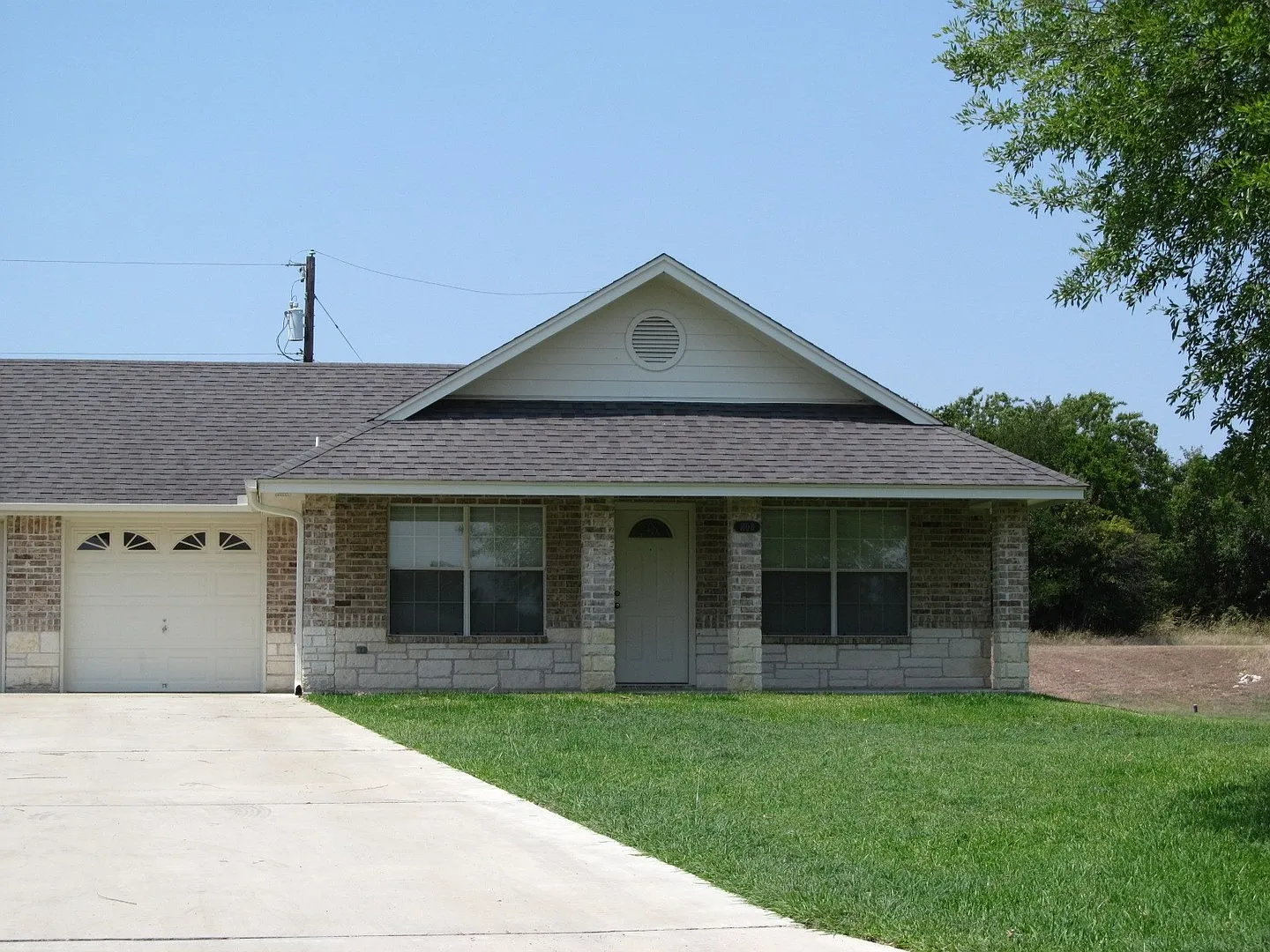2 Bedroom, Salado Isd — Photo 1