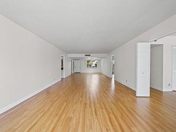3rd image of 4007 N Cypress Dr APT 204