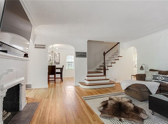 4th image of 7619 Oak St