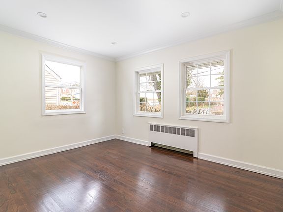 4th image of 51 E 13th St