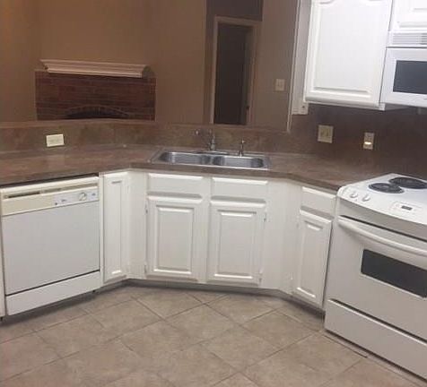 3rd image of 7602 Clearbrook Dr