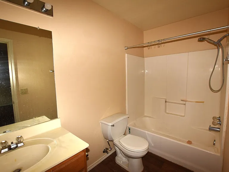 902-904 Sagewood Trl — Photo 8