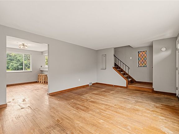 4th image of 105 Sumner Ave