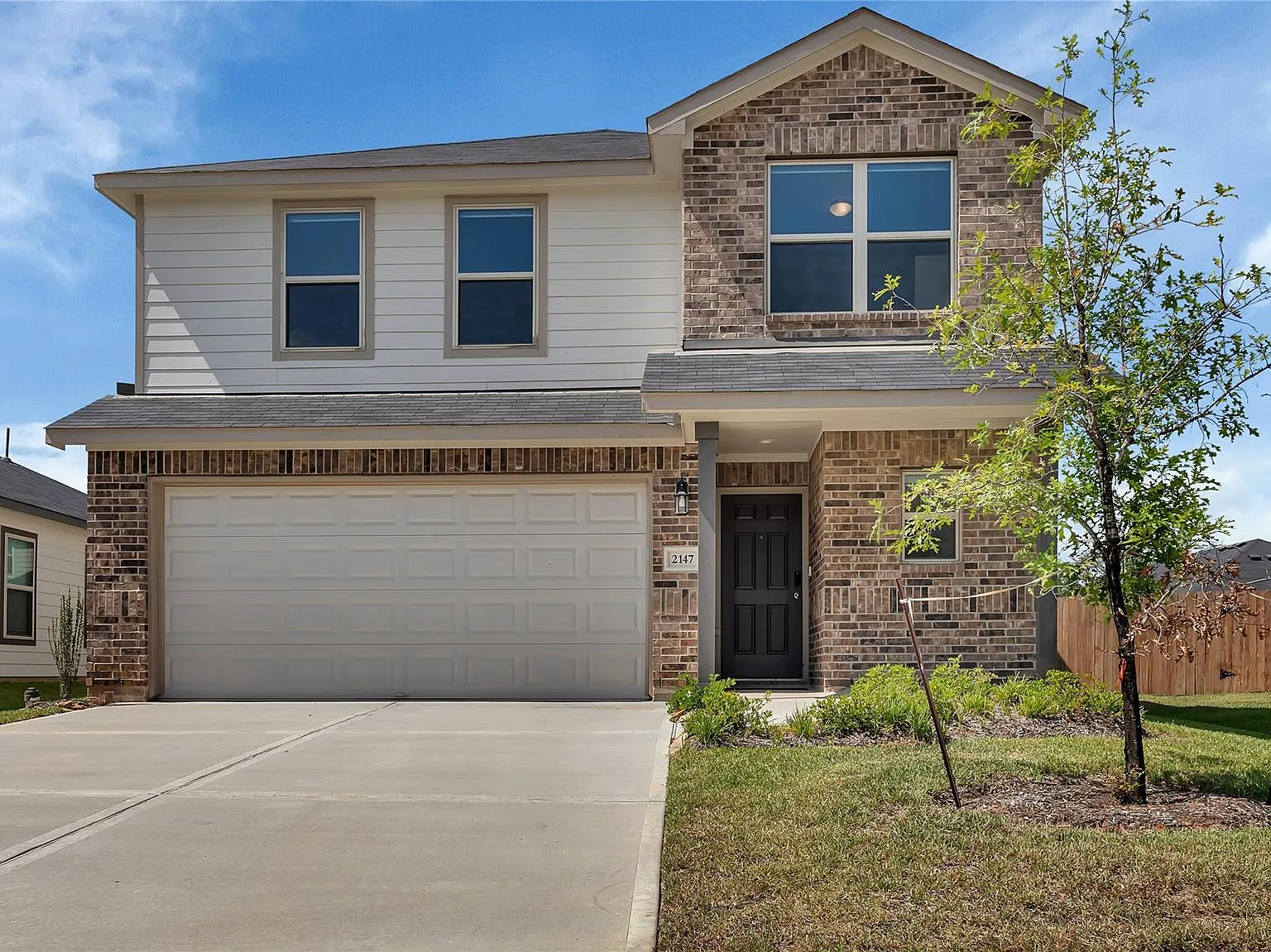 4 bed, 2.5 bath, 1941 sqft, $2,100 — Photo 2