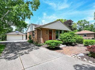 7535 N Mohawk Rd, Fox Pt, WI 53217