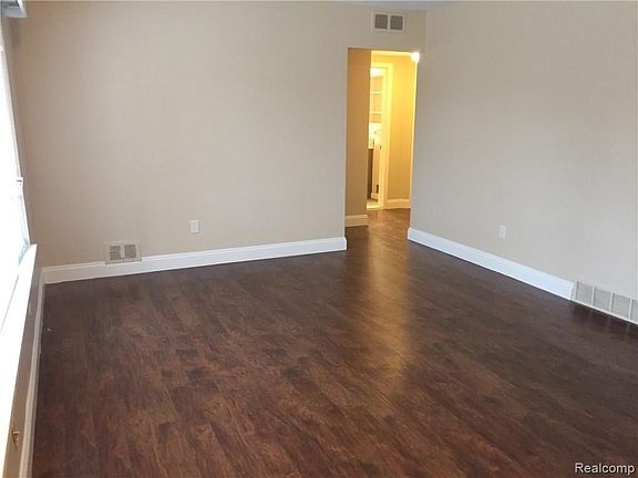 3rd image of 1146 E Barrett Ave