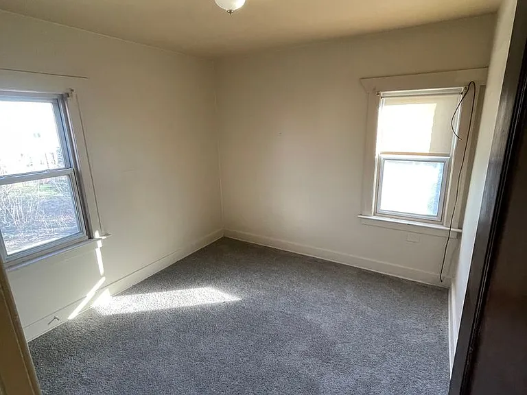 2950-52 Kendall Ave — Photo 4