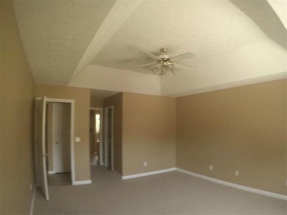 3rd image of 6288 Huntcliff Dr