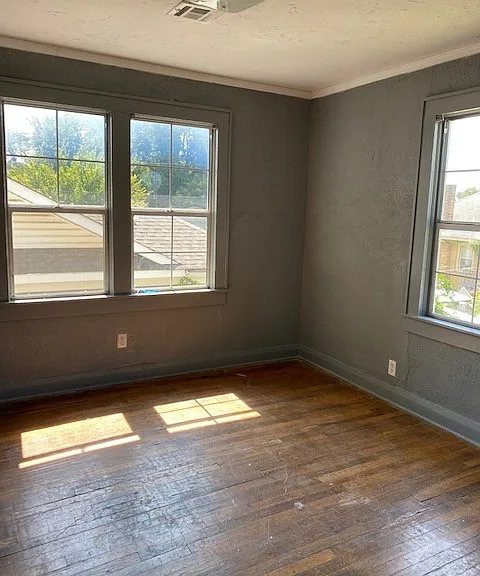 1804 N Market Ave — Photo 8