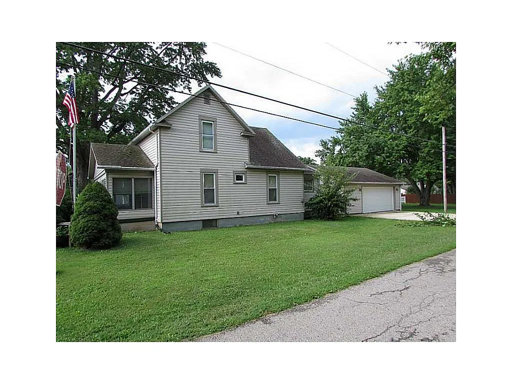 240 Miller St photo 1
