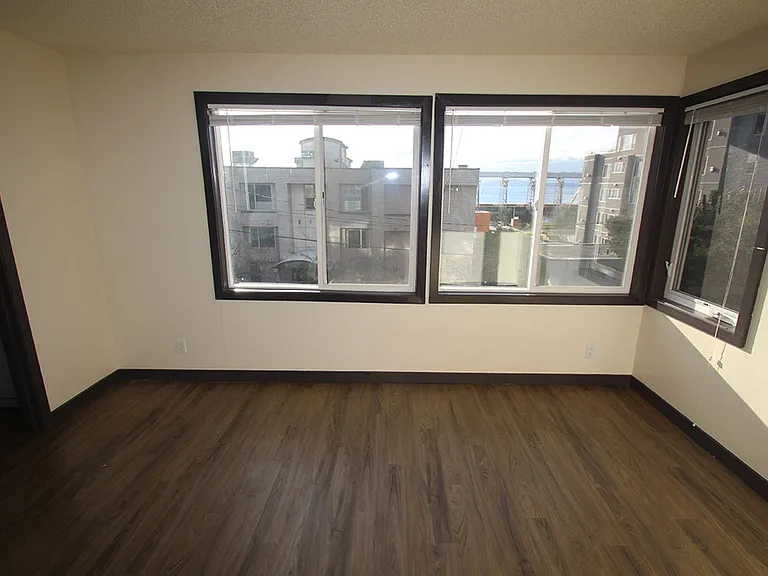 Hamilton Hall Apartments - Queen Anne — Photo 12