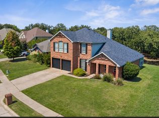 409 Springtree Rd, Lake Dallas, TX 75065