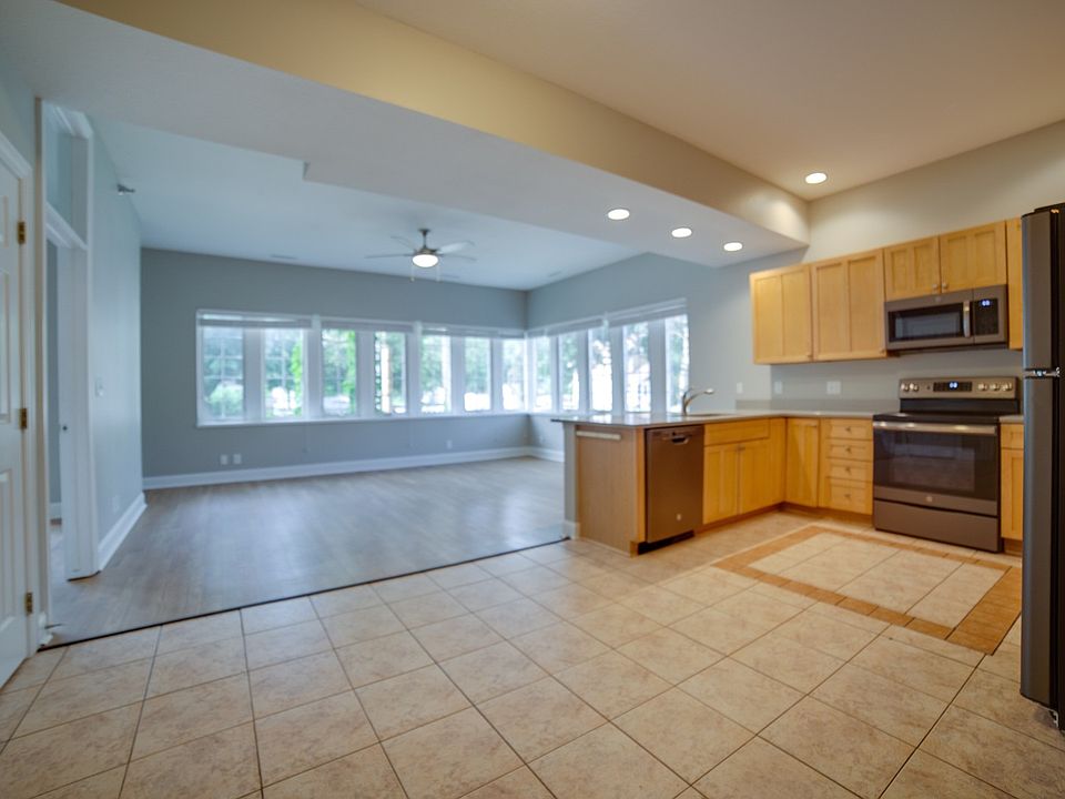 1st image of 325 Welch Ave #3