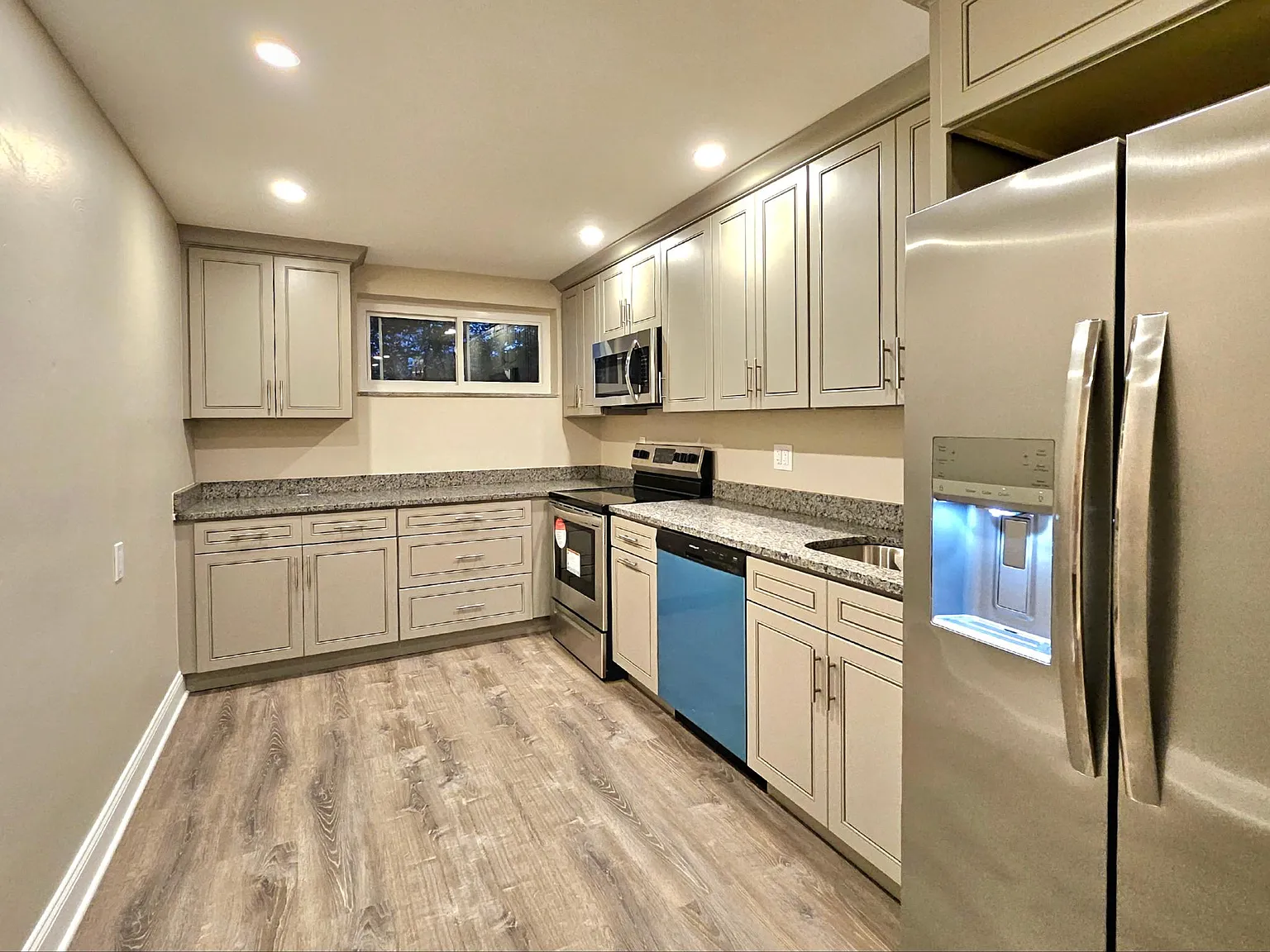 2216 Broadway Ave — Photo 3