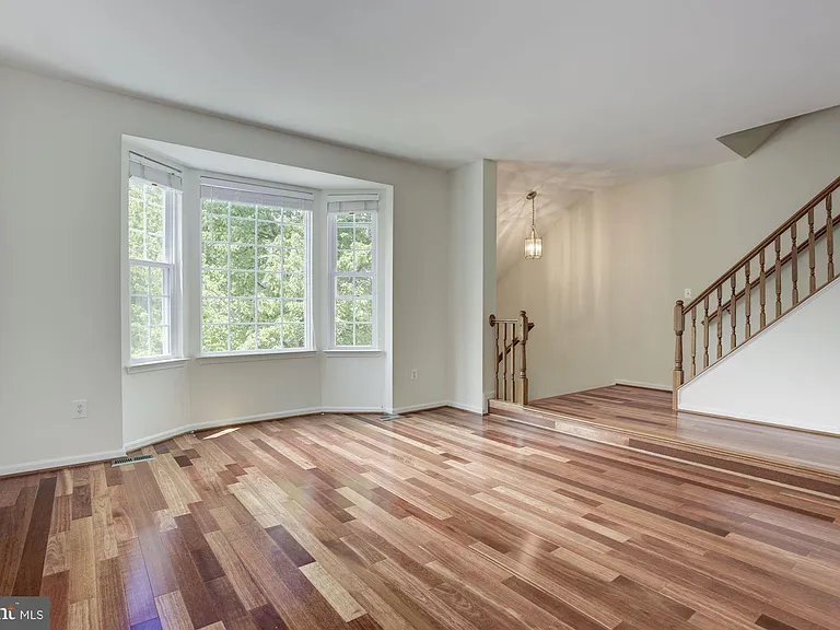 21588 Bankbarn Ter — Photo 4
